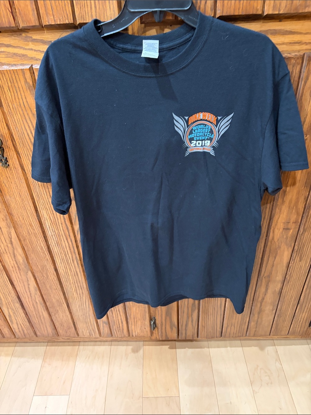 Gildan Black Men’s Short Sleeve Tee withOrange & Blue 2019 Graphic Size Large